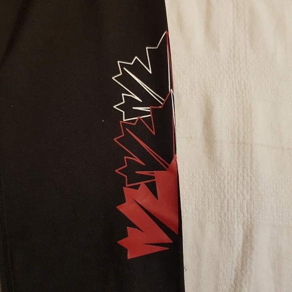 Canada Day women's size XL black Maple leaf designed capri leggings - Picture 2 of 5